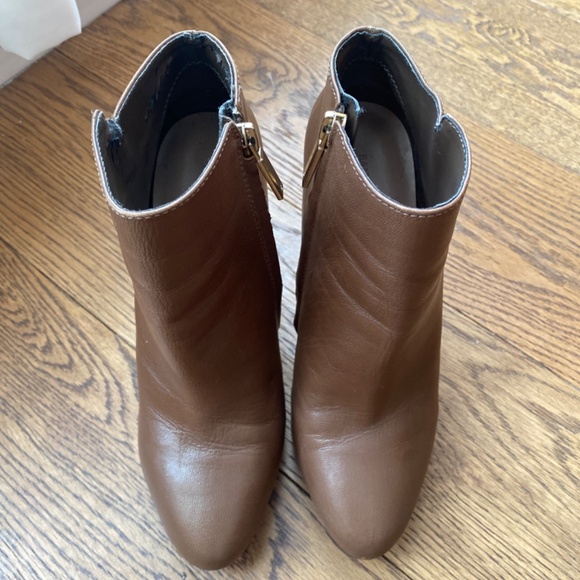 Banana Republic Leather Brown Booties Size 7 Zip Up - Picture 4 of 14